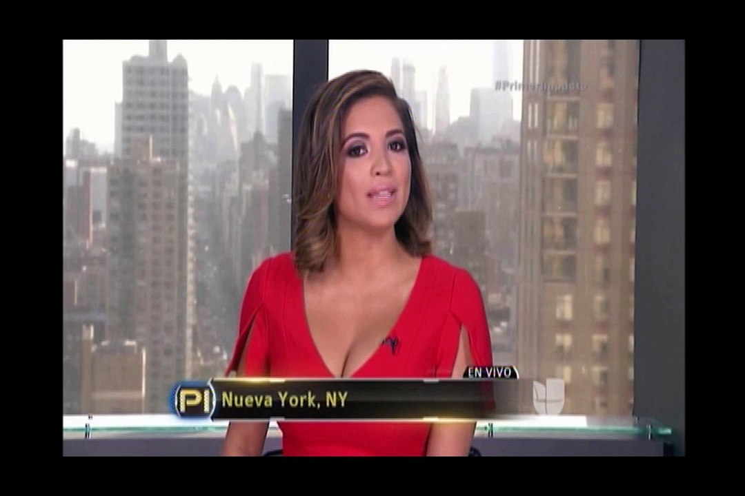 Pamela Silva Conde Sexy Cleav 4-1-16