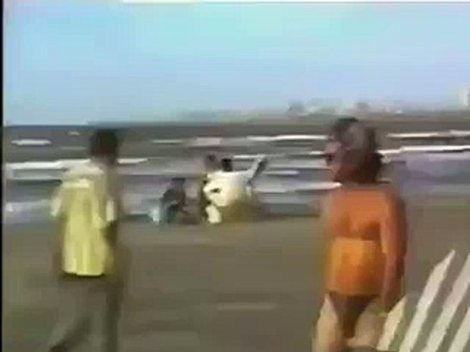 Stupid_Guy_Fall_In_Girl - Funny Videos