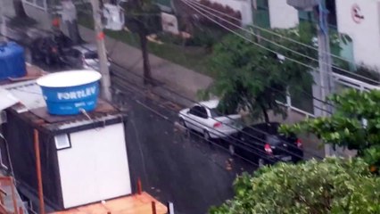 Chove forte uma chuva benfazeja em santa Rosa/Niterói - RJ