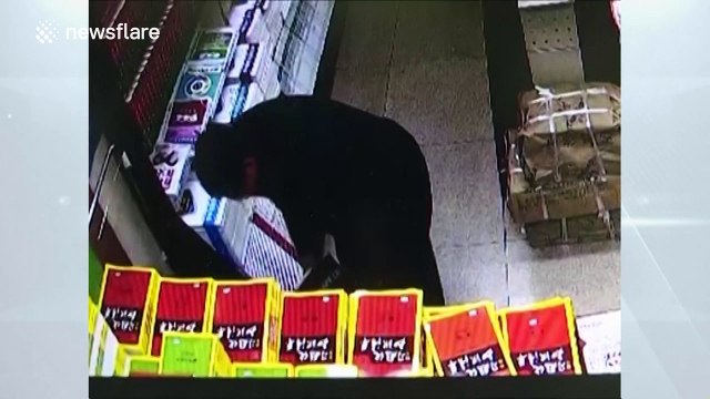 Man hides ten books in trousers and steals them in bookstore