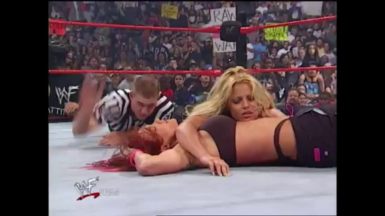 WWF RAW 07.24.2000- Trish Stratus vs. Lita - Strap Match (HD)