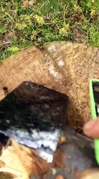 Une mère cinglée explose les smartphones de ses enfants au fusil