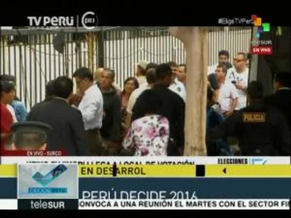 Perú: aspirantes presidenciales sufragan con boleta de "voto rápido"