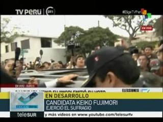 Perú: Keiko Fujimori causa revuelo en la calle tras sufragar