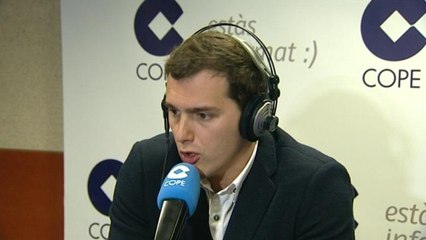 Rivera pide a PP que se siente a negociar pero dice que Rajoy no puede liderar la regeneración