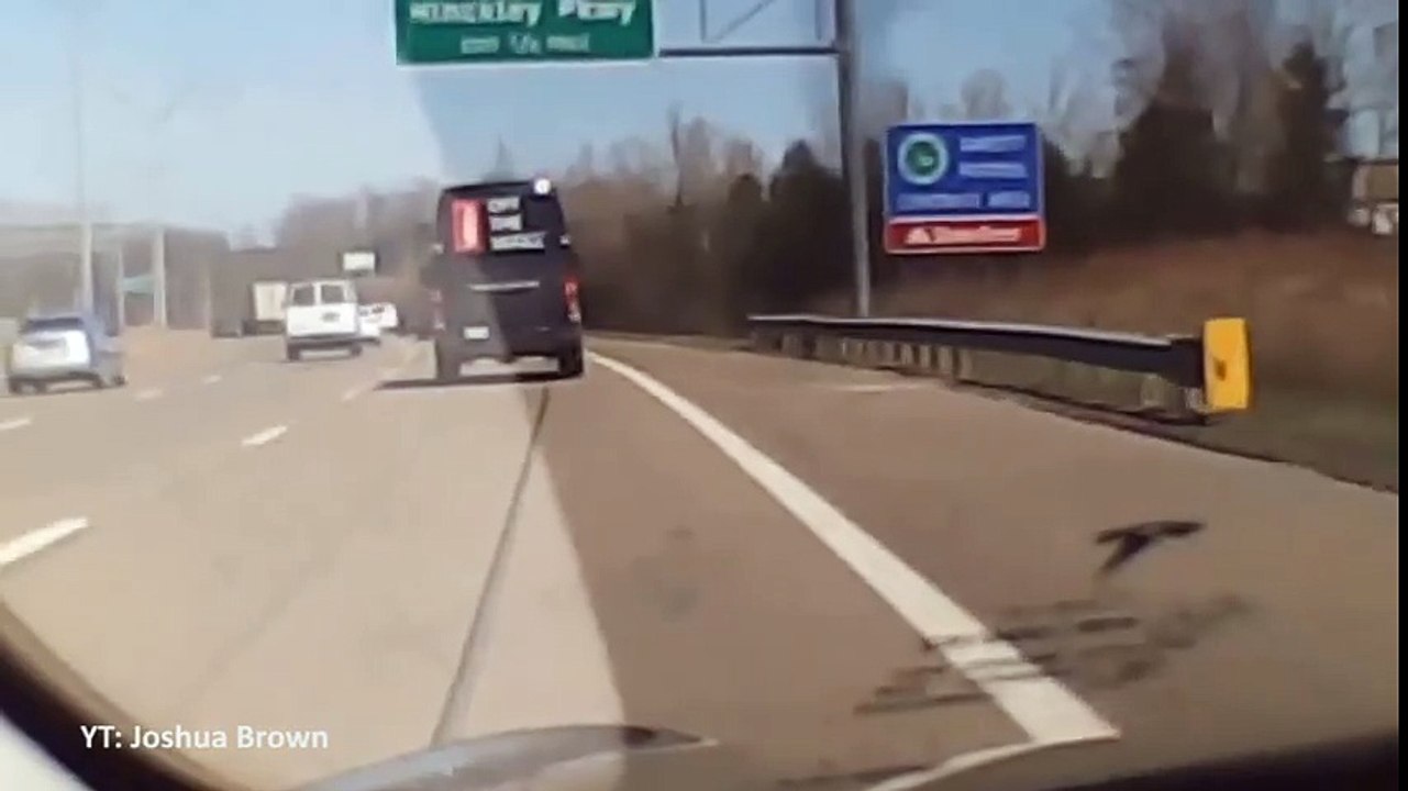 Une Tesla en pilotage automatique évite un accident
