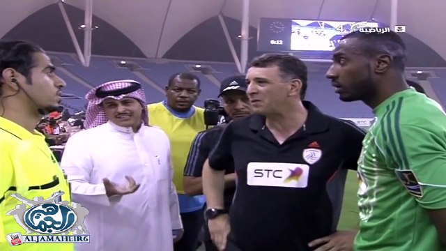 Football : Waleed Abdullah se fait couper les cheveux