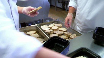 Le Monde en Face : Les casseroles de la restauration collective - Cuisine centrale de Nancy