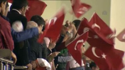 Davutoğlu: "Sizin Fitne Ateşinize Karşı Bizde Kardeşlik Aşkı Var"