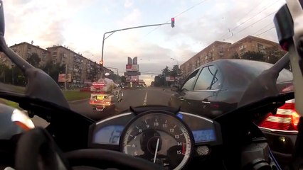 300 км/ч по Москве - 1 часть.(смотреть с 4.50 мин.) Мотоцикл, мото, байк