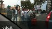 Palermo, cancello per strada per protesta: traffico bloccato in corso Tukory