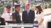 الأمير وليام وزوجته يضعان إكليلا من الزهور على قبر الجندي المجهول في بوابة الهند التاريخية