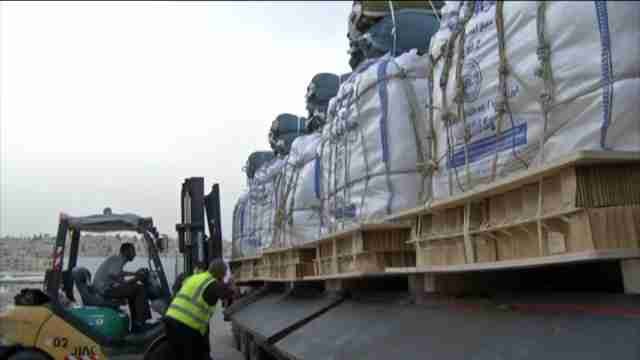 Consiguen lanzar comida por primera vez a los asediados en la ciudad Siria de Deir al Zur
