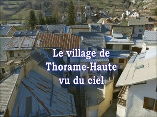 Merci à Nicolas pour ces belles images du village de Thorame Haute vu du ciel.