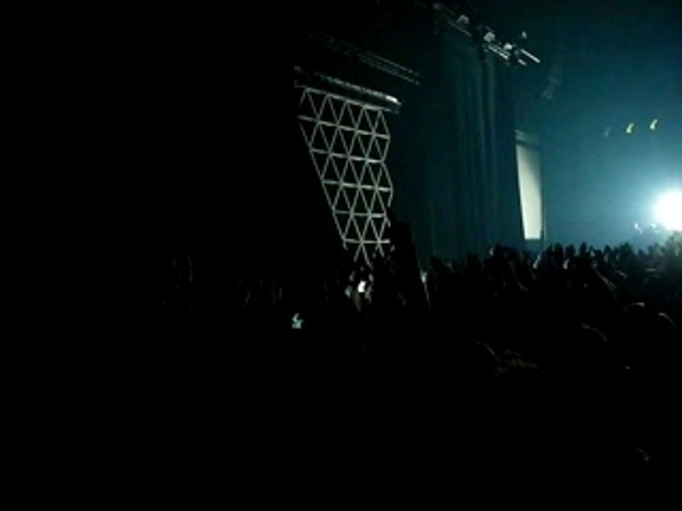 Les daft Live paris Bercy 14-06-07  Intro bonne qualité