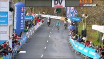 Cyclisme : Diego Rosa passe la ligne d'arrivée du Tour du Pays Basque à pied !
