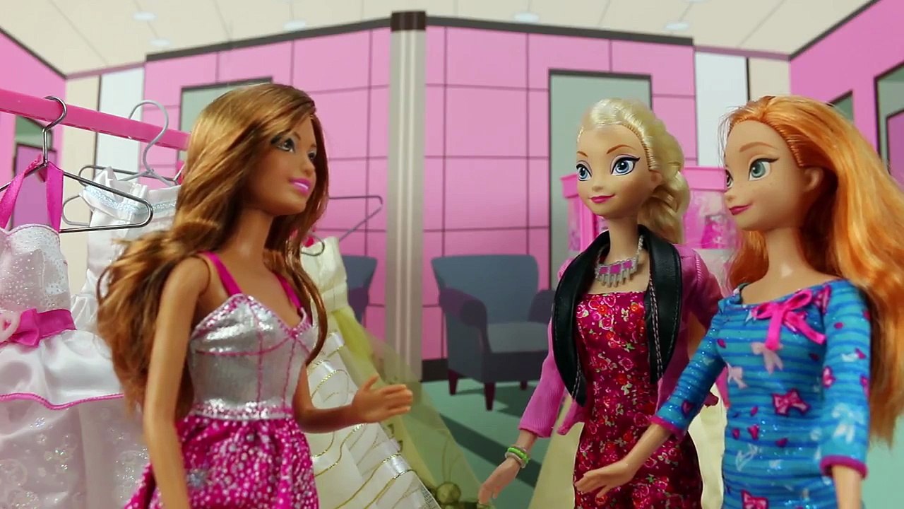 You Choose Annas Wedding Dress - Shopping with Frozen Elsa. DisneyToysFan