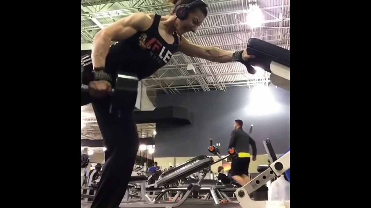 19 yr old future Bodybuilding Star Michaela Aycock