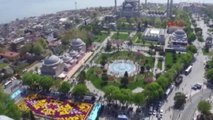 Canlı Lale Halısı Sultanahmet Meydanı'nda Ziyarete Açıldı