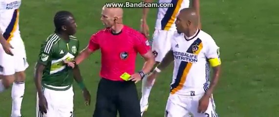 De Jong deixa jogador em cadeira de rodas