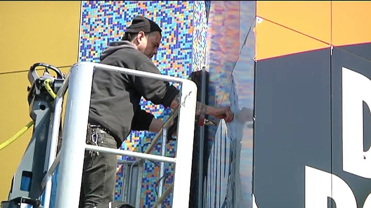 Bowie-tentoonstelling levert de Stad miljoenen op - RTV Noord