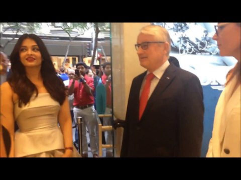 Aishwarya Rai Bachchan Arrives at Longines Showroom in Sydney, Australia 2016