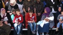 Şehit babalarını Türk bayraklı tişört giyerek uğurladılar
