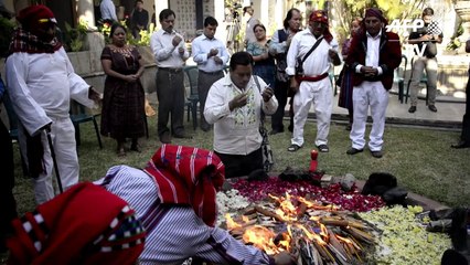 Una ceremonia indígena inicia foro de la ONU en Guatemala
