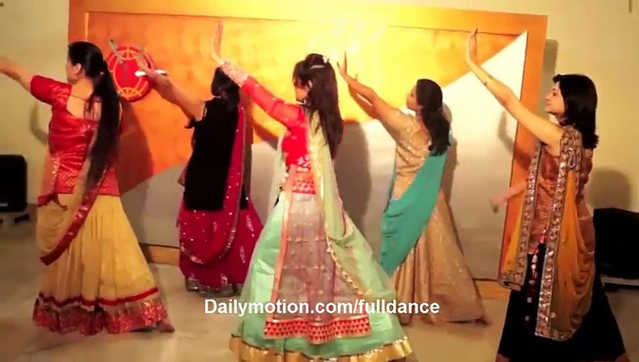 Girl Beautiful Mehndi Dance on Prem Ratan Song 2016