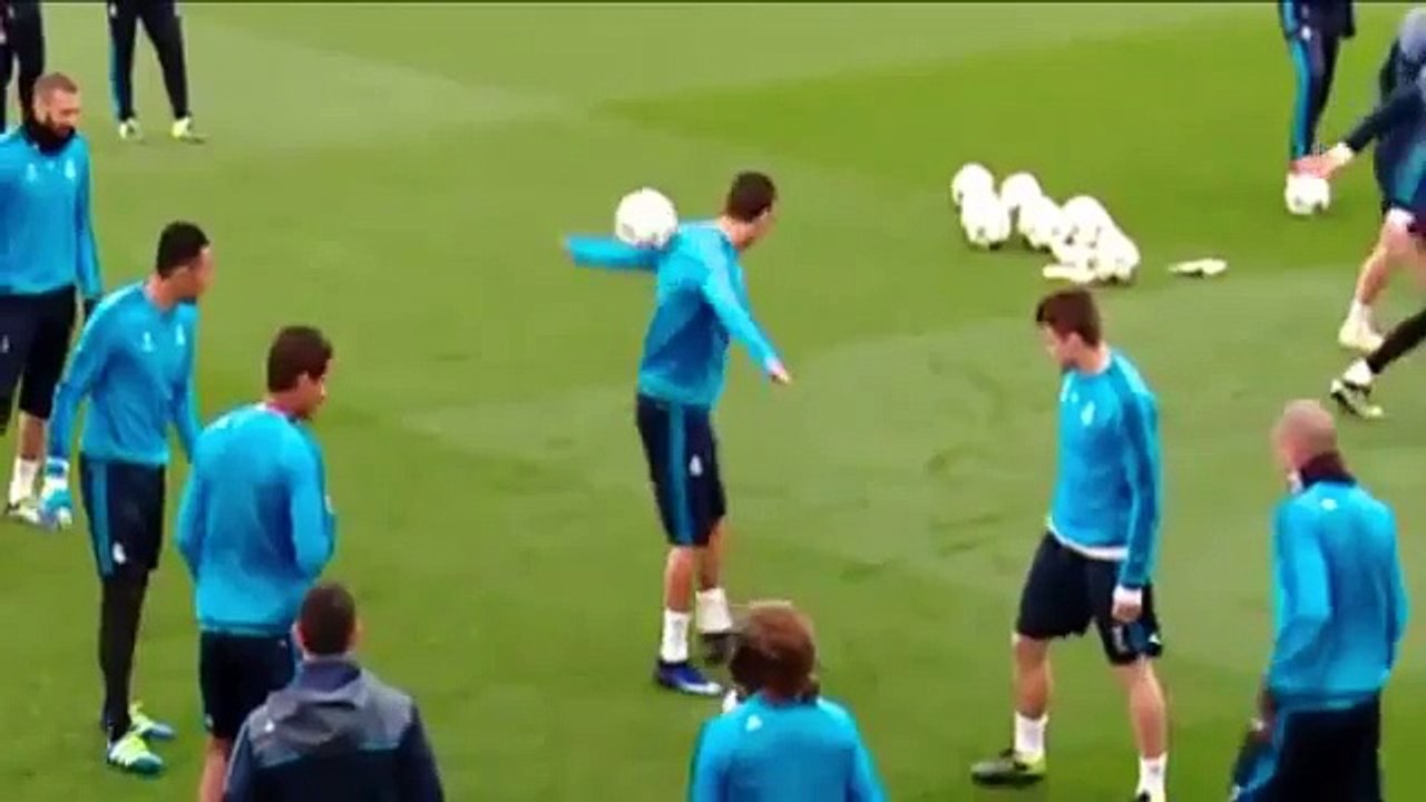 La última filigrana de Cristiano Ronaldo a lo Globetrotter en el entrenamiento