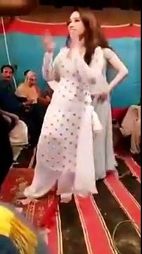 Pakistani girl dancing in Private Mujra Party (2016)