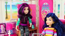 Should Evie be Chads Girlfriend? Descendants Chad Charming comes to Auradon Prep. DisneyToysFan