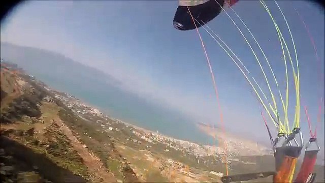 Një nga videot e Armandit të postuara në YouTube gjatë hedhjes me parashutë: