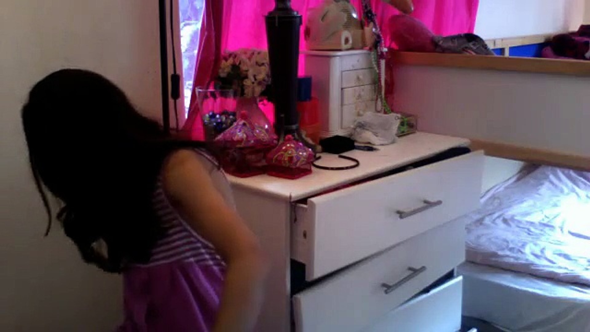 lovelivelaugh1999's webcam video August 3, 2011 06:54 AM - video Dailymotion
