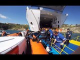 Sardegna - Traghetto si incaglia nel porto di Santa Teresa di Gallura (11.04.16)
