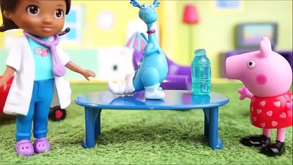 Pig George da Família Peppa Pig Transforma o Dragão da Doutora Brinquedos com a Varinha Mágica