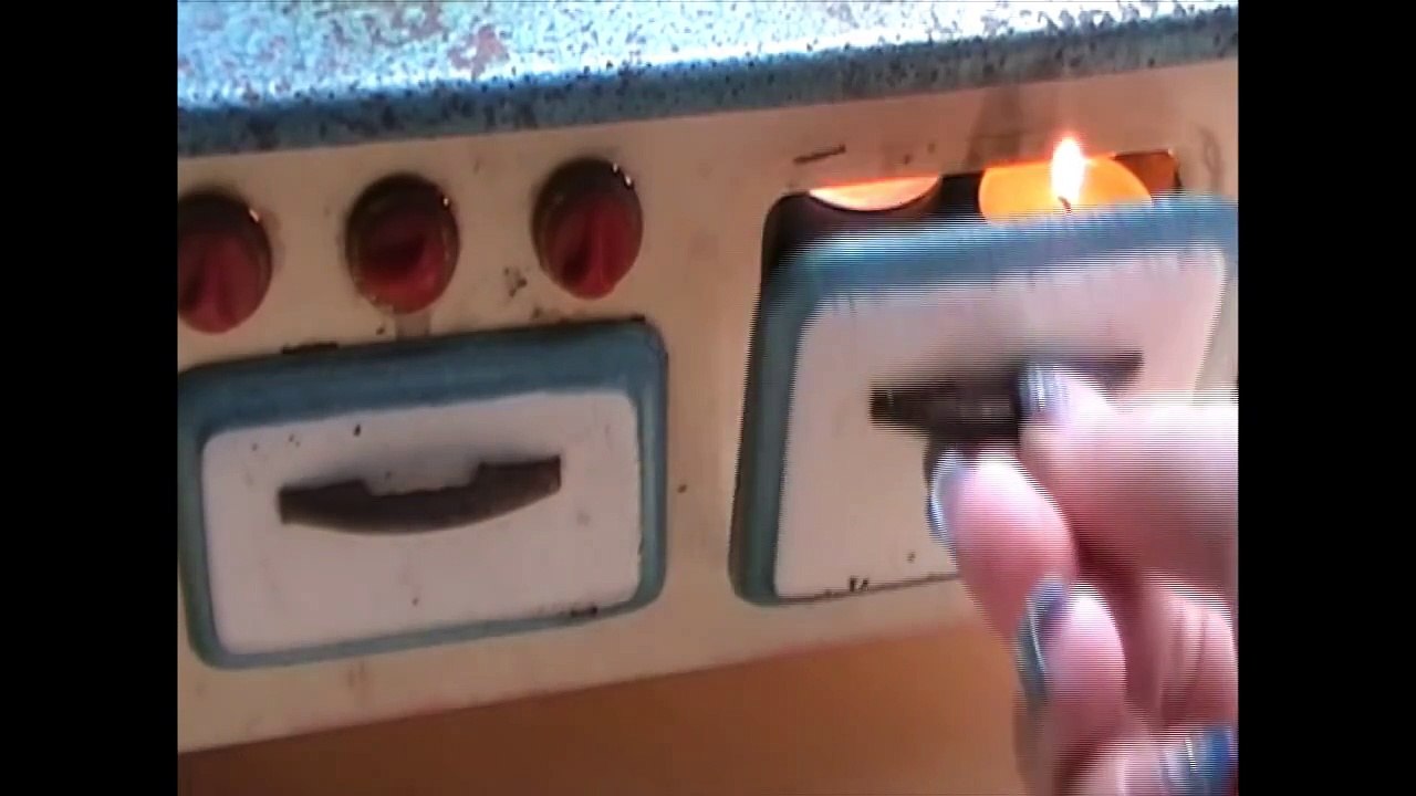 Tiny Japanese Christmas Cake (Edible) - Kawaii Cooking - a tiny cooking show