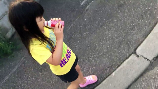 【Eat】Shopping in the daughter and a convenience store in the morning 朝方 に 娘 と コンビニ で お買い物