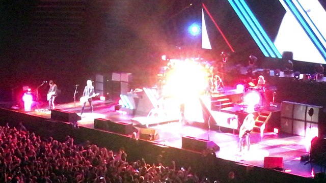 Guns N Roses Las Vegas 4/8/16 It's so easy