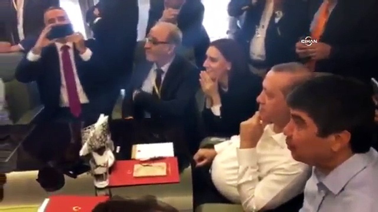 Cumhurbaşkanı Erdoğan'ın uçakta gol sevinci