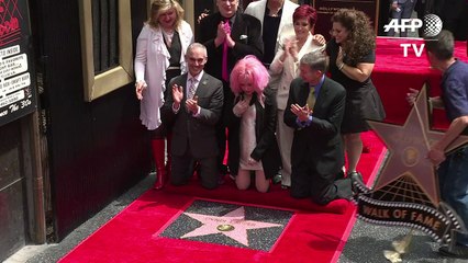 La chanteuse américaine Cindy Lauper a son étoile à Hollywood