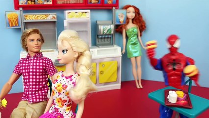 Video herunterladen: Frozen Elsa Dates Spiderman! Mike The Merman, Barbie McDonalds, Merida, Anna DisneyCarToys