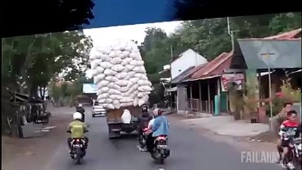 THE HOT FUNNY AND COMEDY  BEST VIDEO