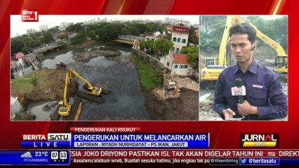 Kali Krukut Dekat Pasar Ikan Dikeruk Sedalam 1 Meter