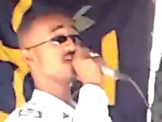 رجل شرطة مرور سوداني يغني للاسطورة _ محمود عبدالعزيز/  mahmoud abdel aziz