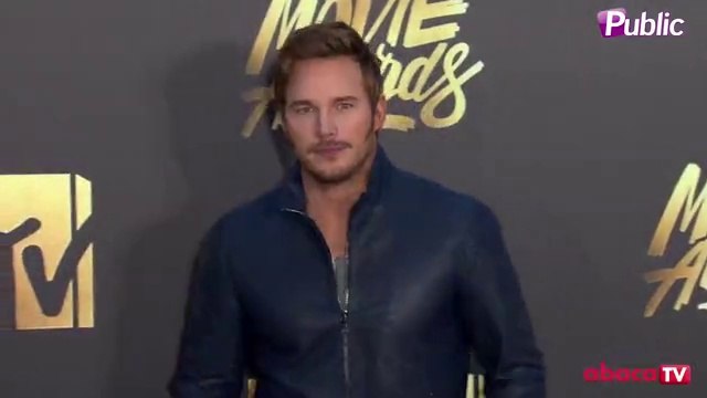 Vidéo : Kendall Jenner enflamme le tapis rouge des MTV Awards 2016 !