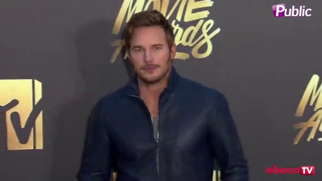 Vidéo : Kendall Jenner enflamme le tapis rouge des MTV Awards 2016 !