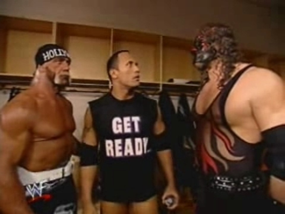 The Rock, Kane et Hogan dans les vestiaires