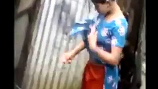 کپڑے تبد یل کرتے ہوئے لڑکی کی ویڈ یو بنا کر انٹرنیٹ پر پھیلا دی
