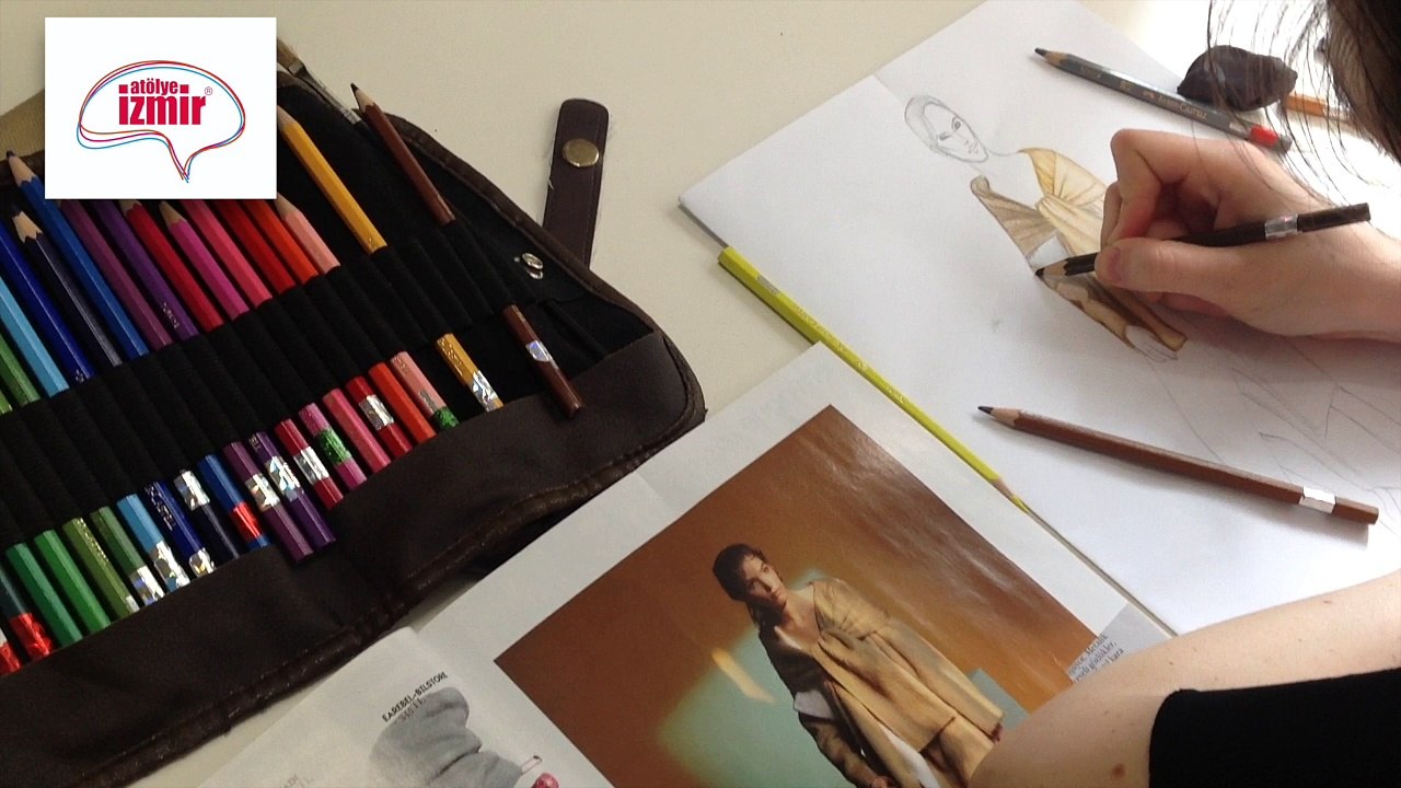 Moda Tasarım Stilistlik - Dökümlü Elbise